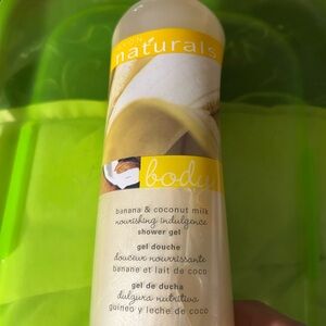 Avon Naturals Banana & Coconut Milk Nourishing Indulgence Shower Gel. 15.2 oz